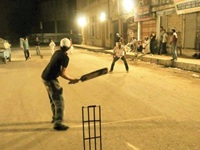 usual Pakistan street light clicket match